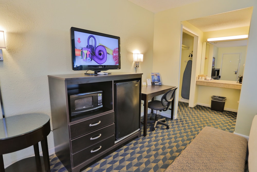 Days Inn by Wyndham Wrightstown 39/50