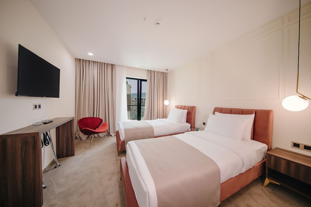 Orden Hotel 9/20