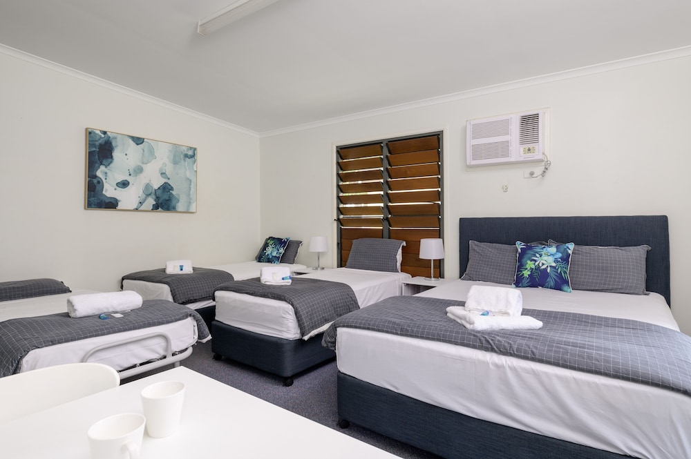 Tin Can Bay's Sleepy Lagoon Motel 12/42