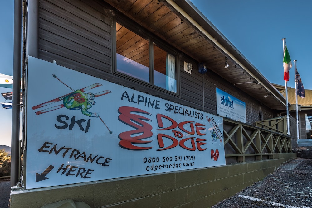 Skotel Alpine Resort 2/72