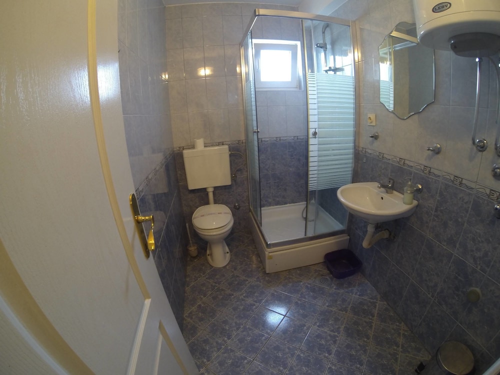 Martinovic Rooms 39/41