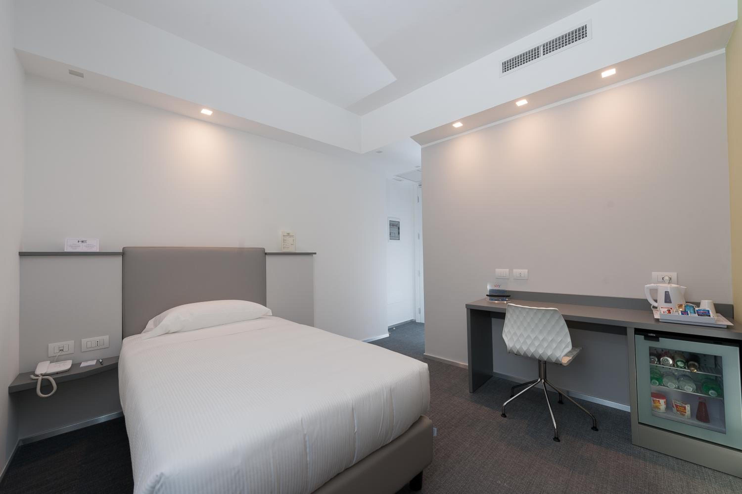 غرفة مفردة، Hotel Executive Inn 7/12