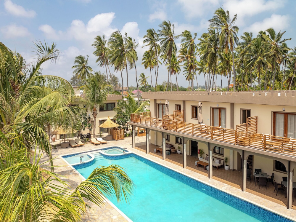 Blackstone Beach Resort 36/40