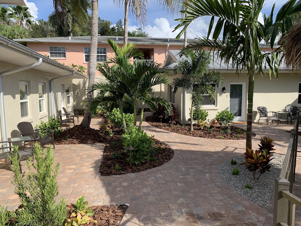 Twin Palms at Siesta 30/50