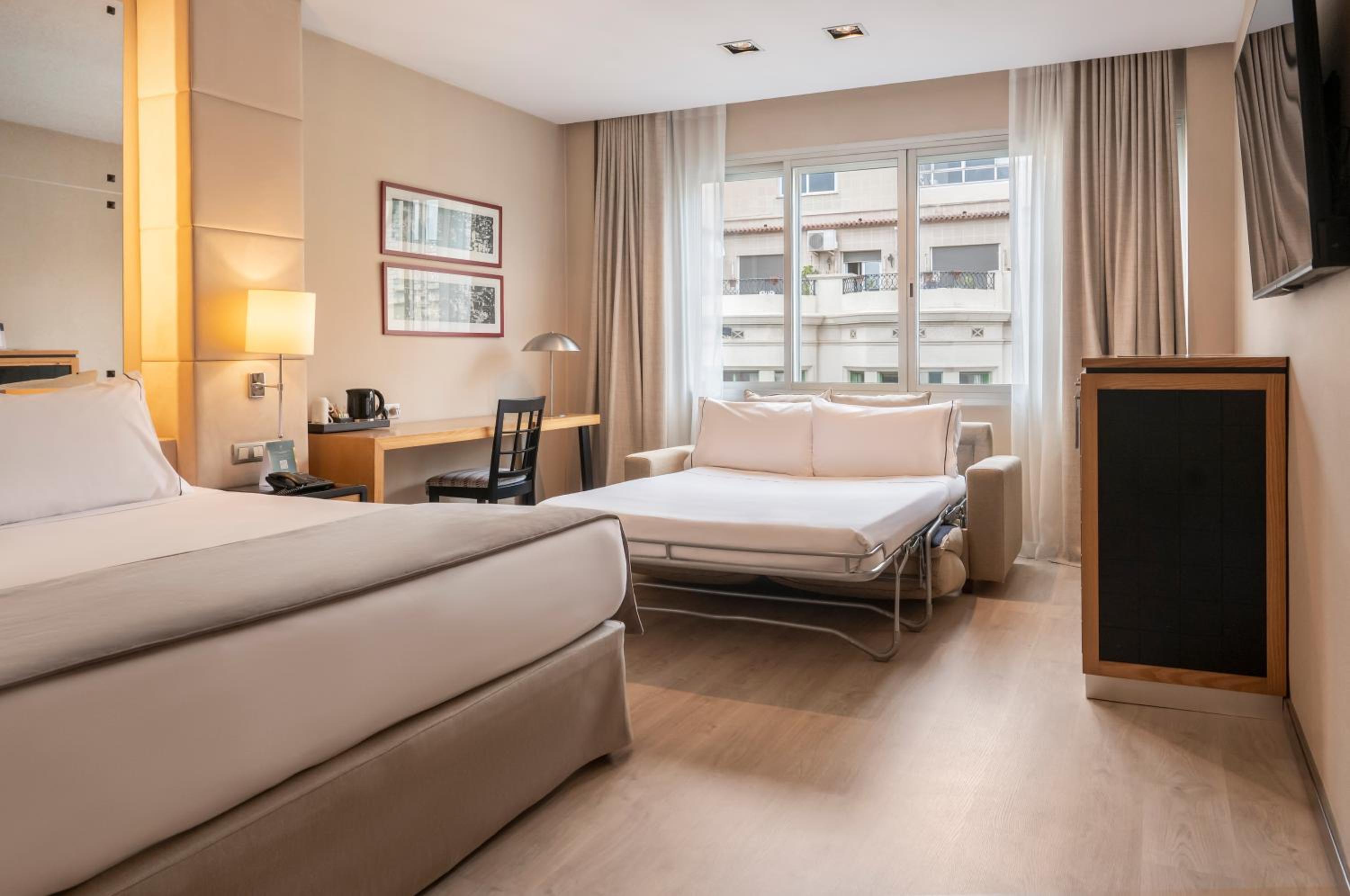 Room, Triple