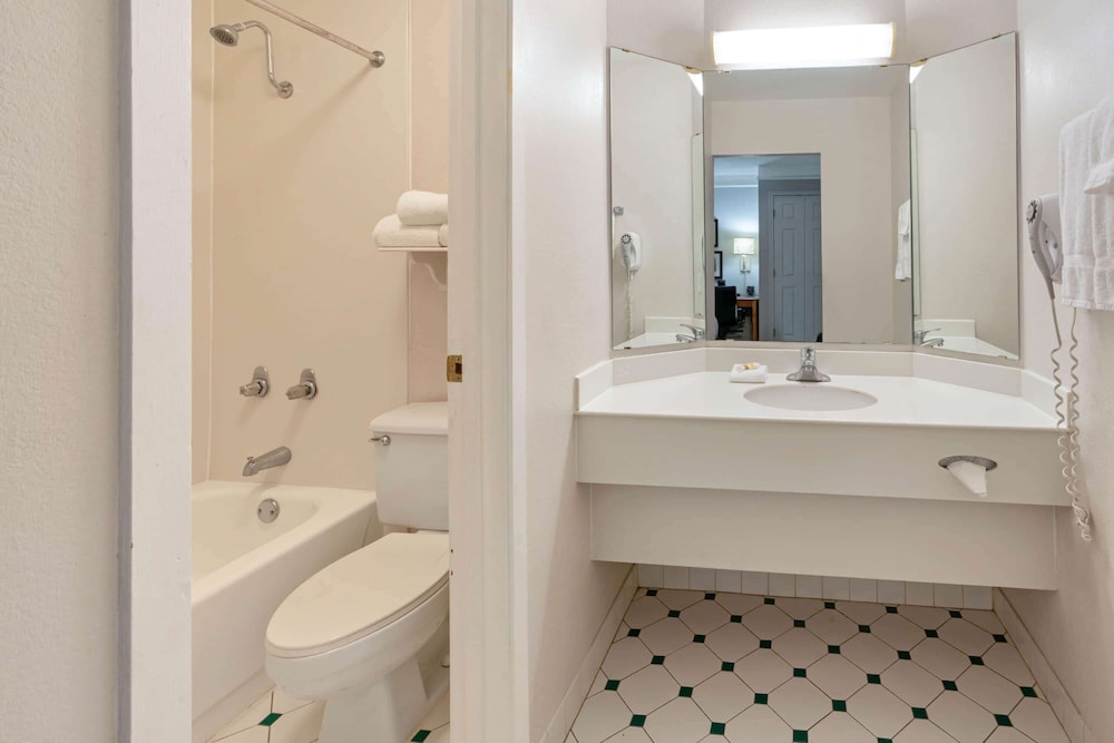 La Quinta Inn Phoenix Sky Harbor Airport 6/40