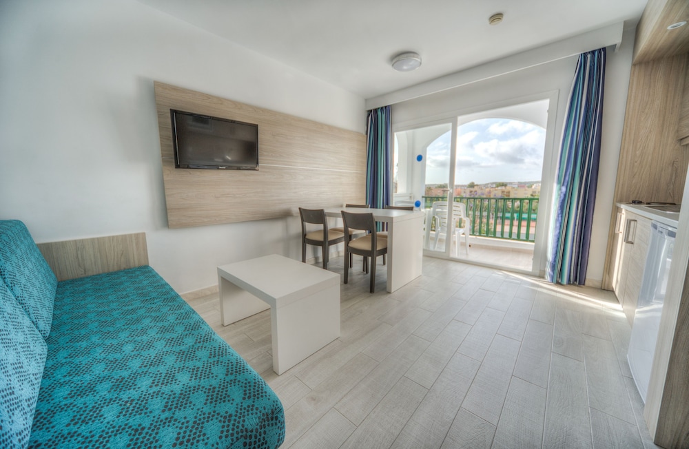 Apartamentos Holiday Center Santa Ponsa 24/46