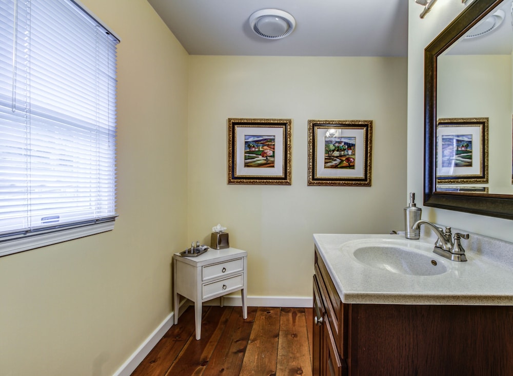 Twin Oaks Inn 54/69