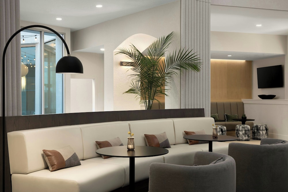 AC Hotel By Marriott Portland Lake Oswego 46/68
