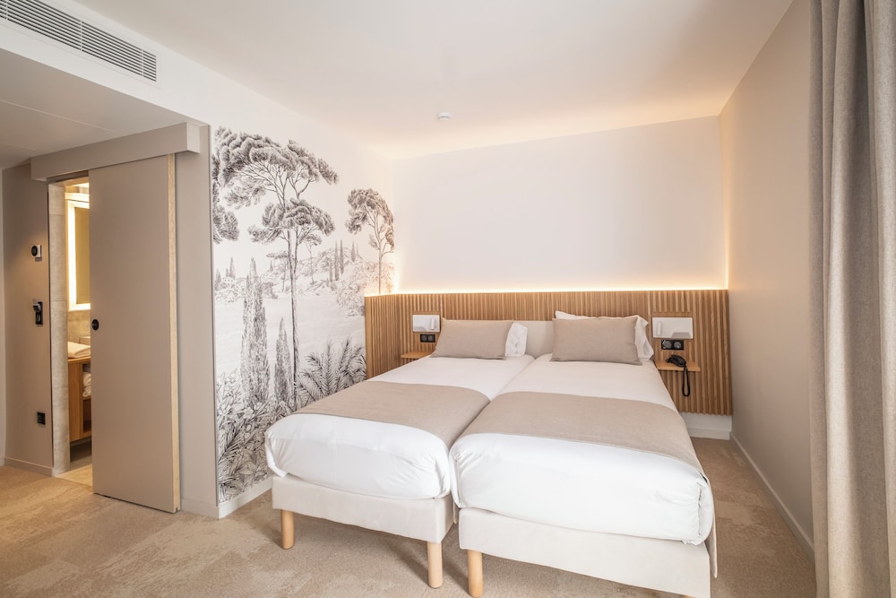 غرفة عائلية بسرير مزدوج وسرير فردي، The Originals Le Relais D Aubagne 3/10