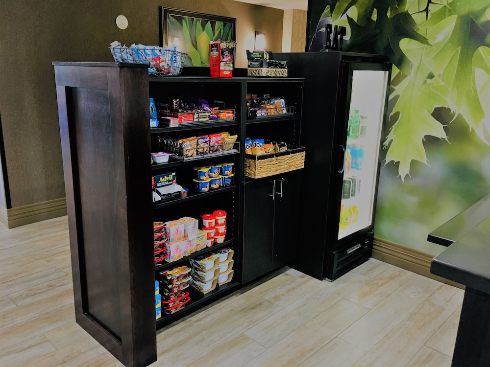 Wyndham Garden Jacksonville 34/40