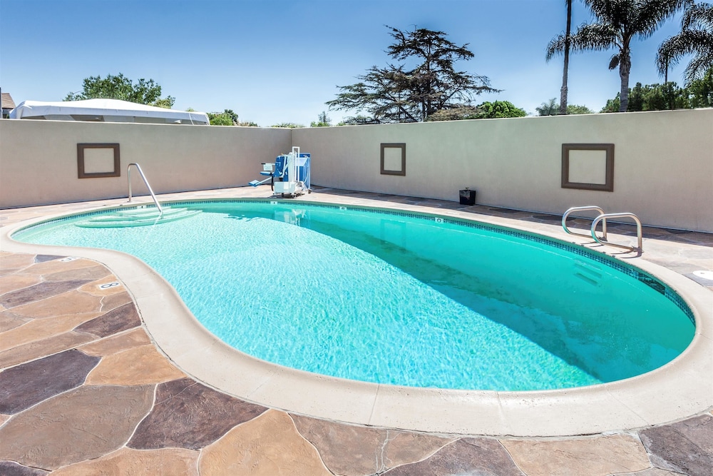 Hotel 414 Anaheim 63/66