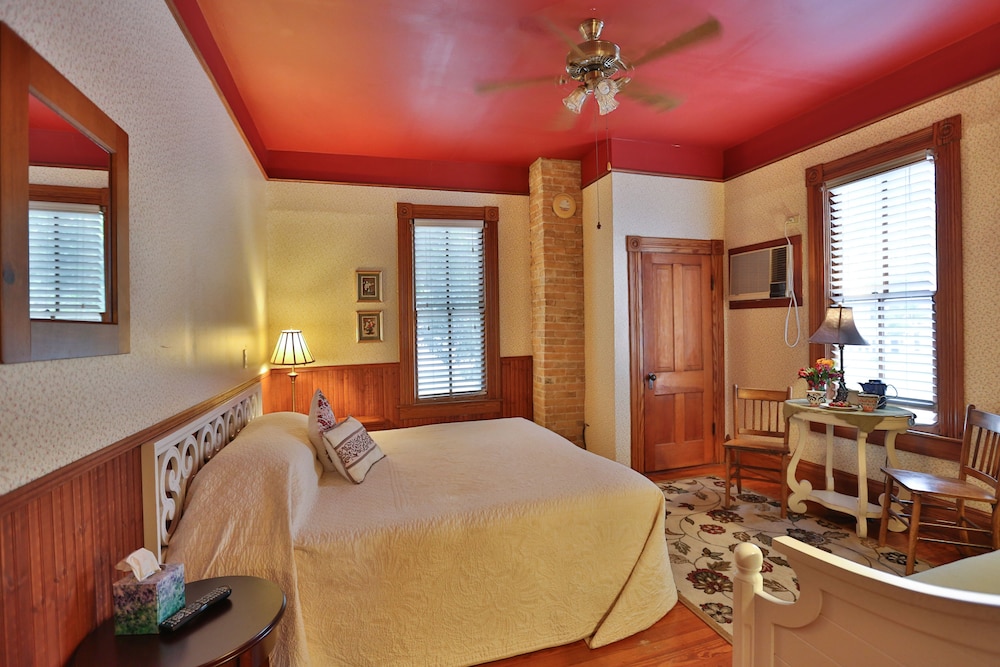 O'Casey's Bed &amp; Breakfast 13/40