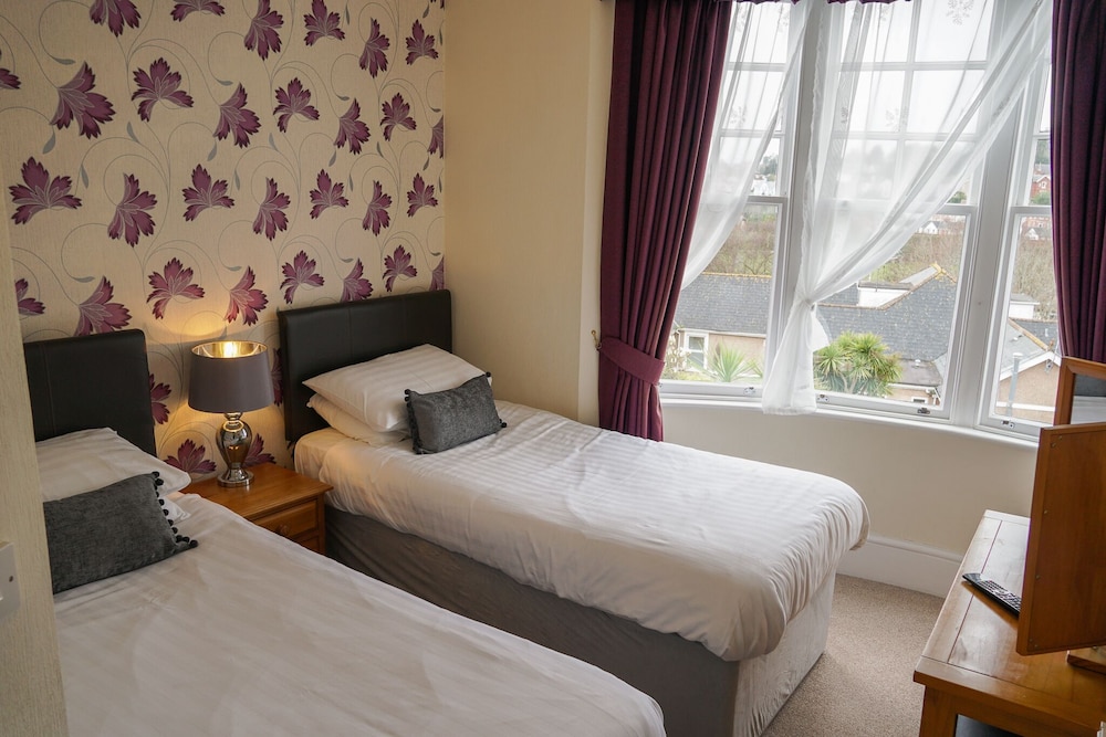 The Sandpiper Guest House 7/50