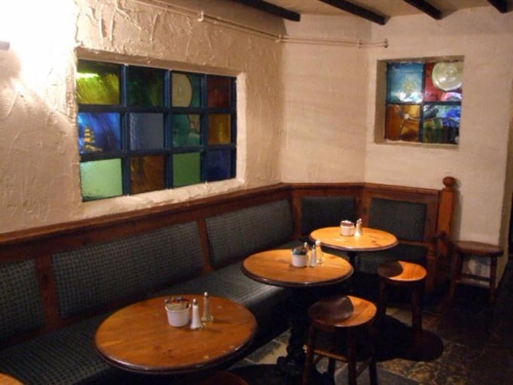 Dobbins Inn 31/39