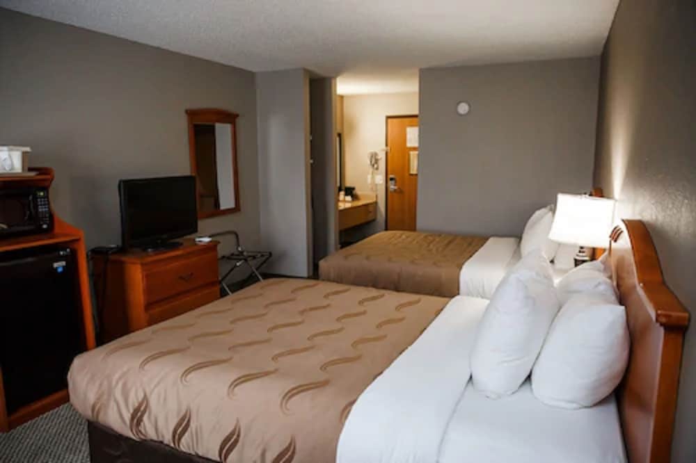 Quality Inn Burlington Near Hwy 34 9/27