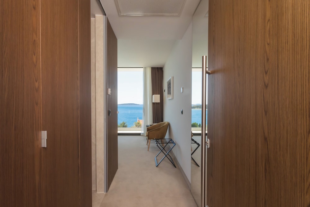 Golden Rays Luxury Apartments 50/50