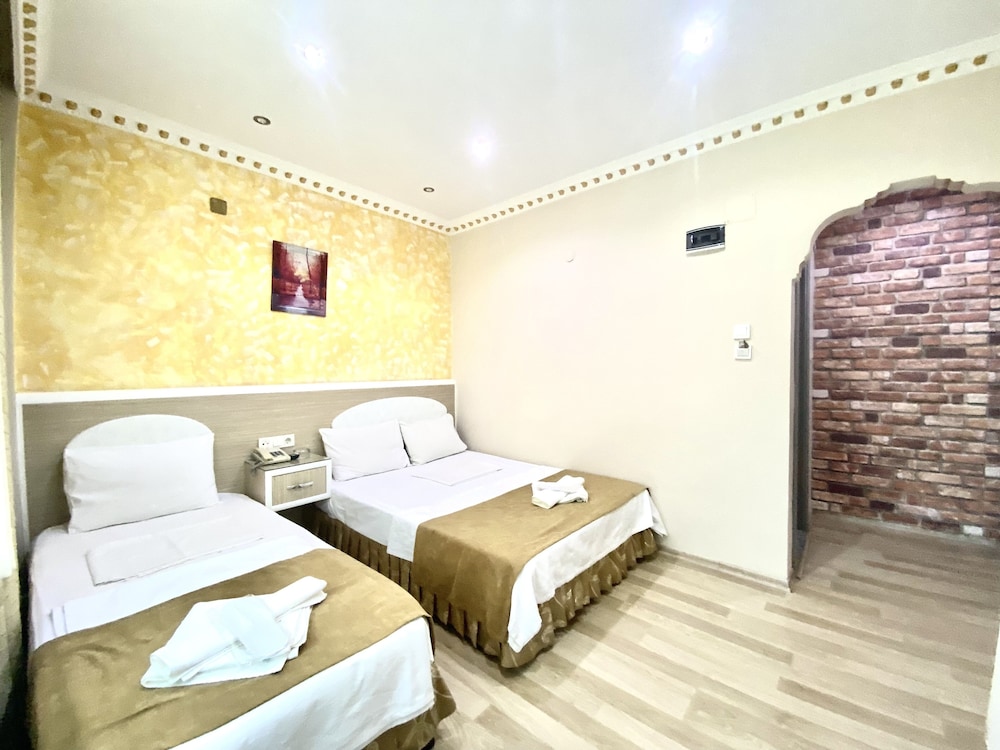GRAND ORAL HOTEL 9/50
