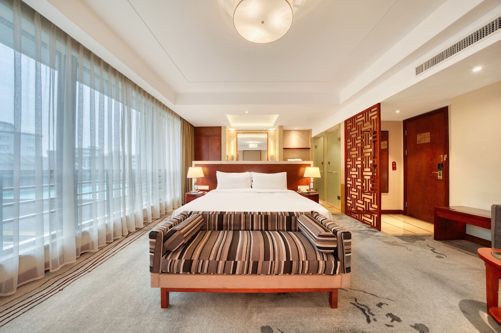 Wanghu Hotel 16/48