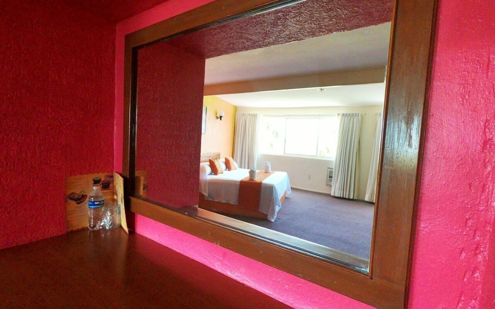 Uxulkah Hotel 25/60
