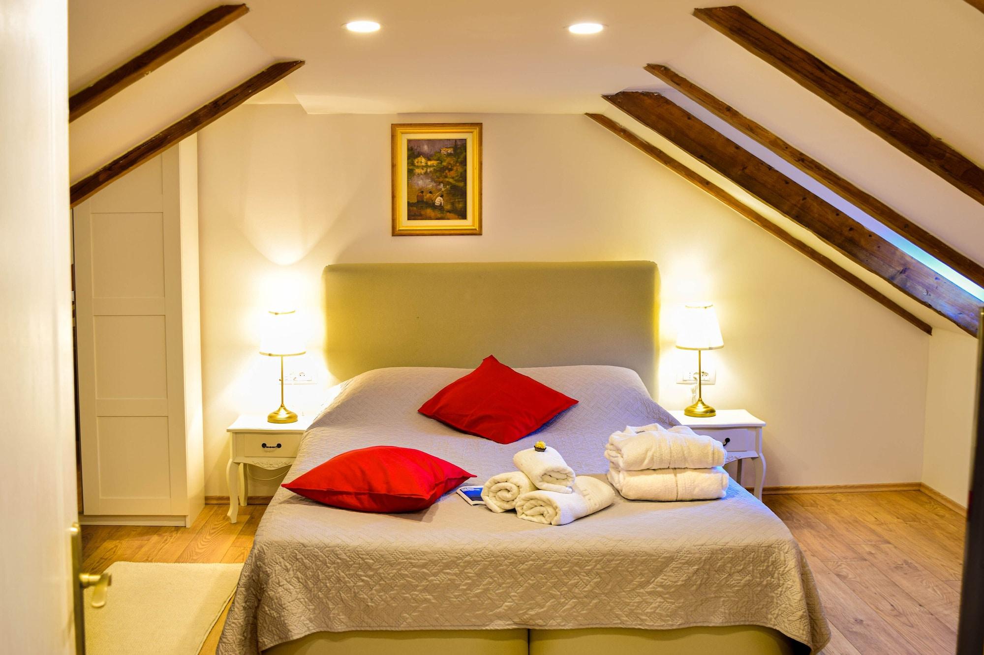 2 Bedrooms, Apartment, City View, Attic