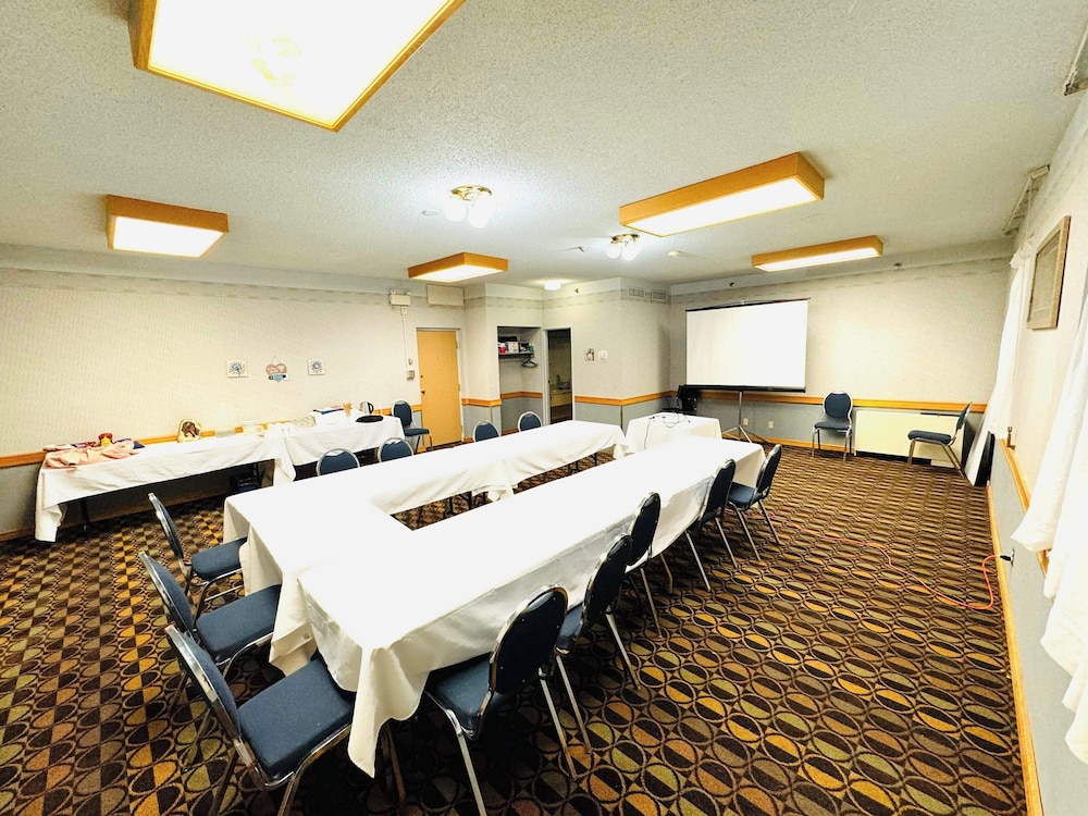 Travelodge by Wyndham Prince Albert 26/29