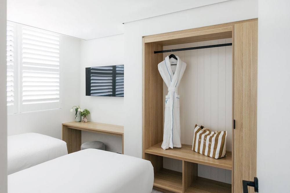 2 Bedrooms, Coastal, Suite, King and Twin Beds
