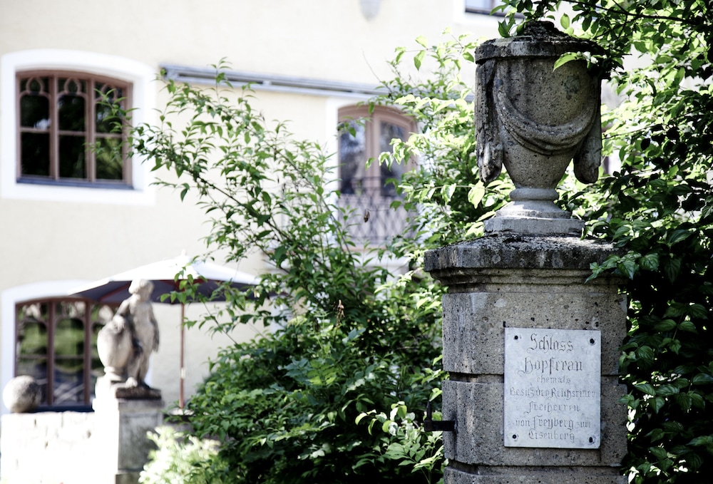 Schloss Zu Hopferau 36/38
