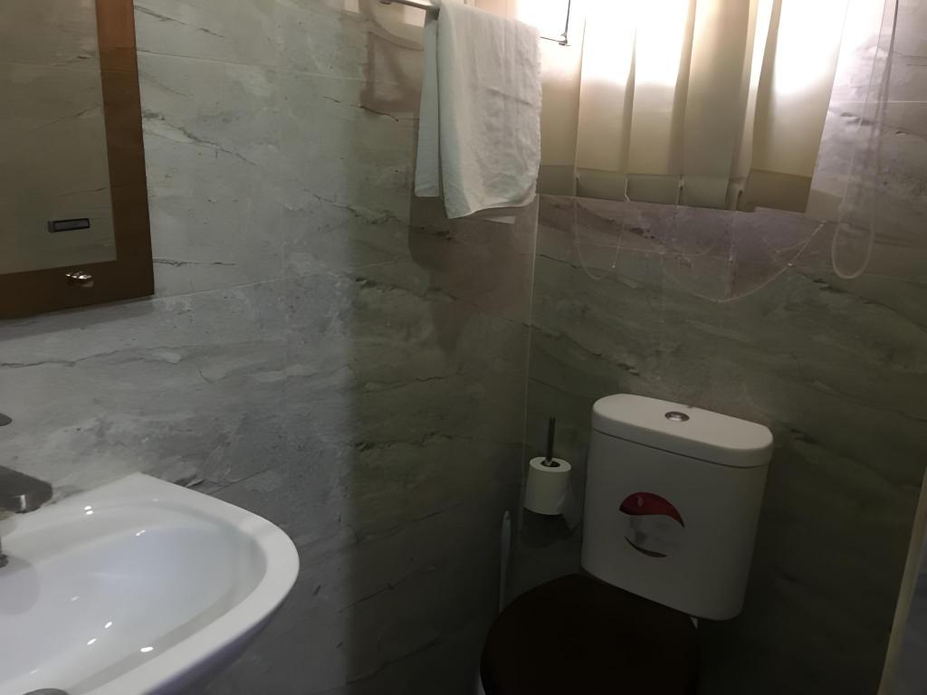 Momak 5 Hotel And Suites 16/18