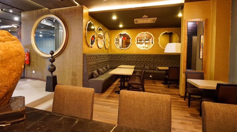 Bedrock Hotel 37/50