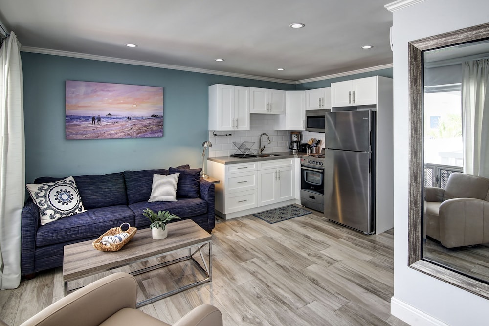May Dee Suites 43/67