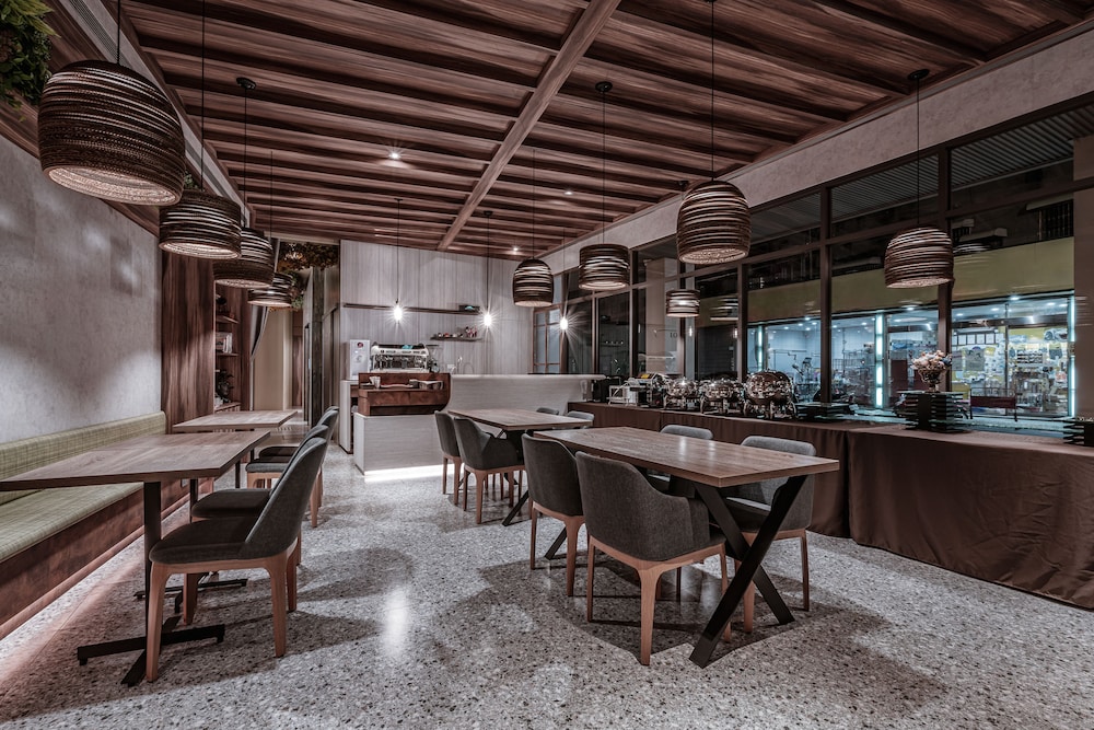 Somer Hotel 35/50