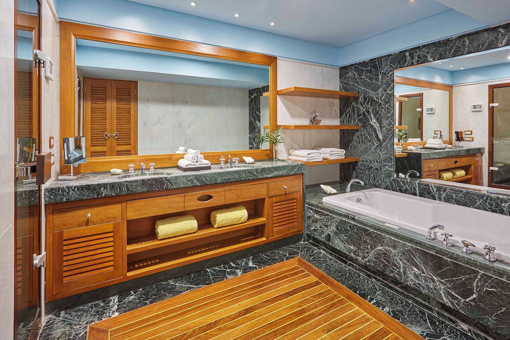 Island, Bungalow, King Bed, Water Front