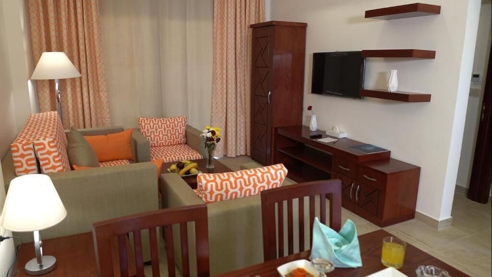 Oyster Bay Beach Suites 38/60
