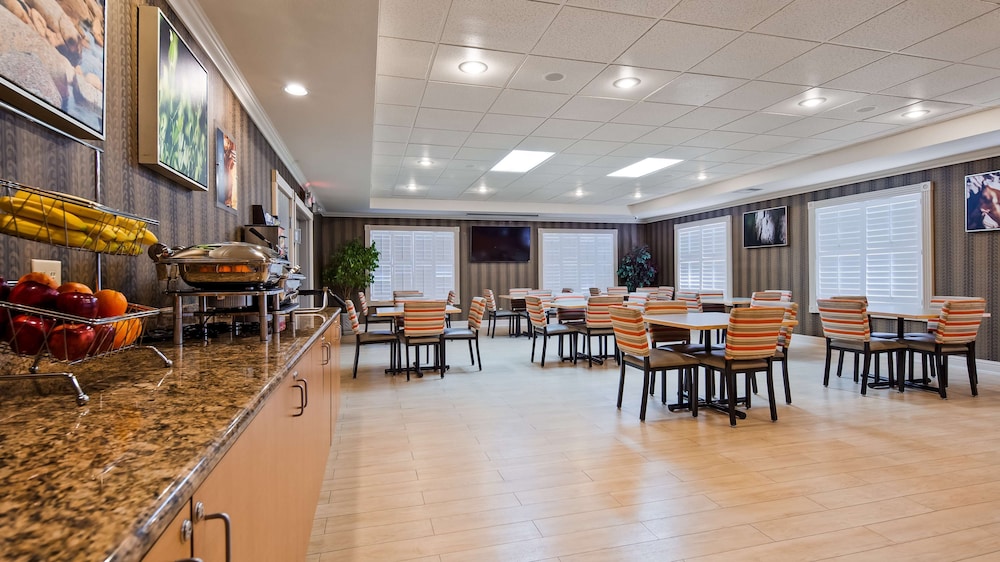 Best Western Plus Rama Inn & Suites 31/34