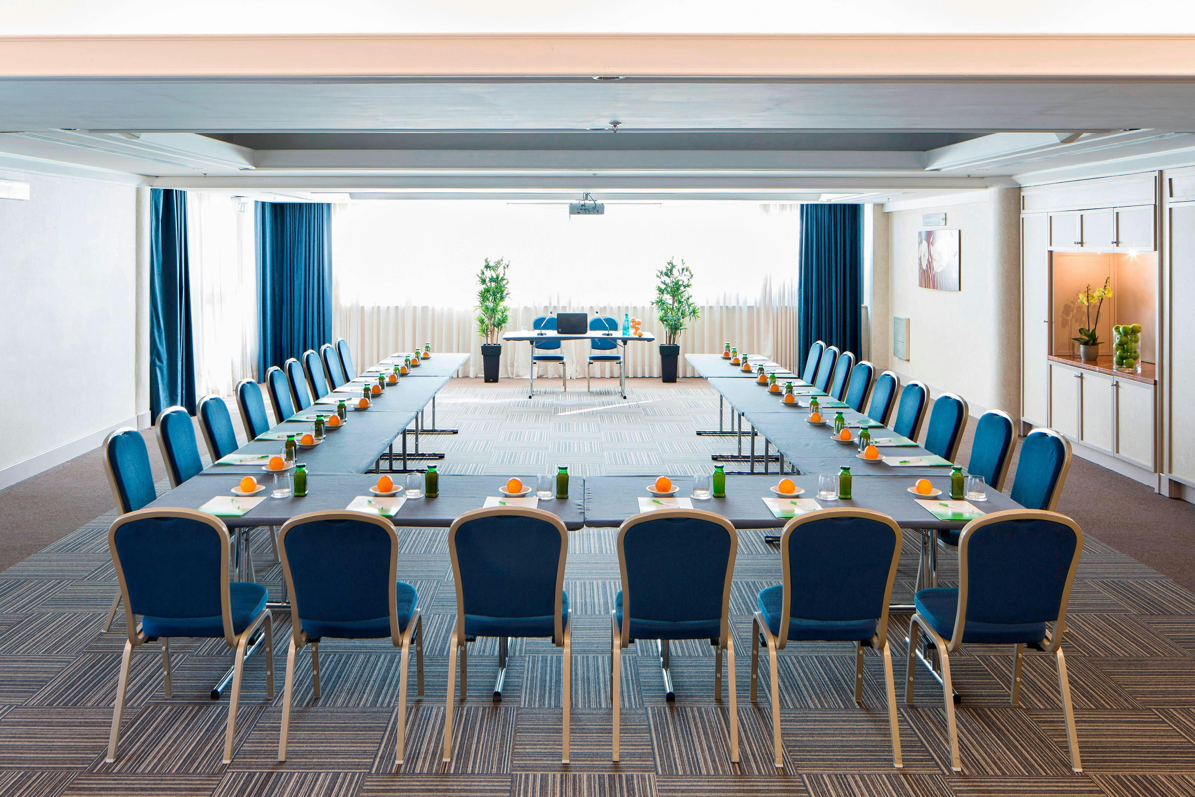 Courtyard By Marriott Rome Central Park 68/72