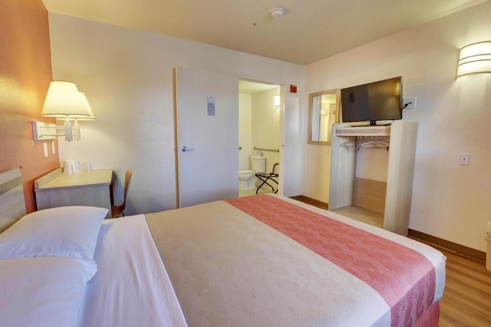 Motel6 Bellflower, CA - Los Angeles 41/65