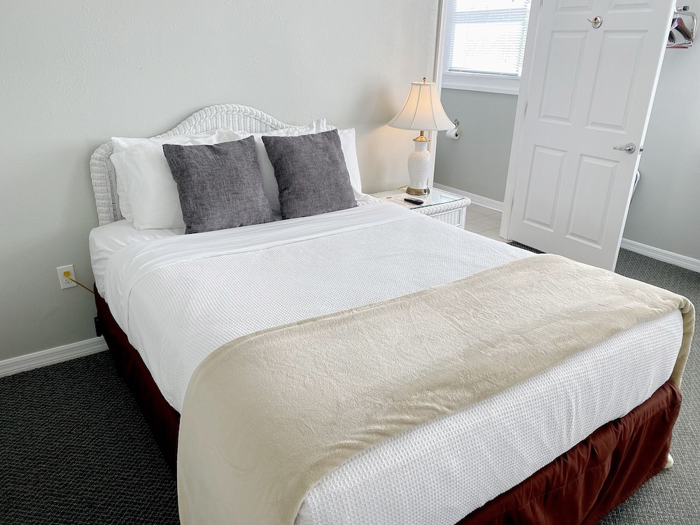 Crystal Bay Hotel 32/79
