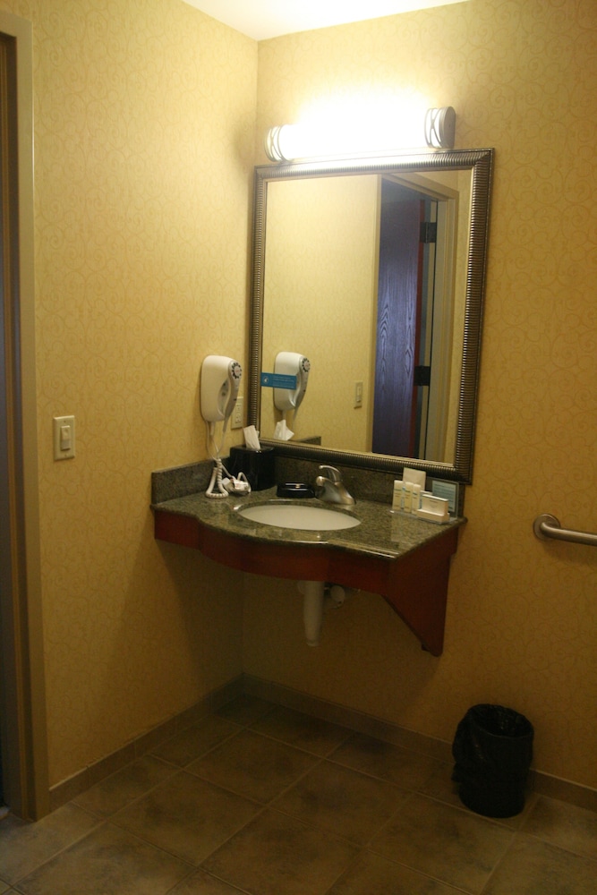 Hampton Inn & Suites Lino Lakes 37/41