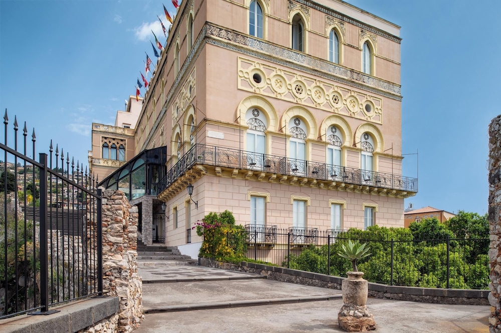 Excelsior Palace Hotel 68/72
