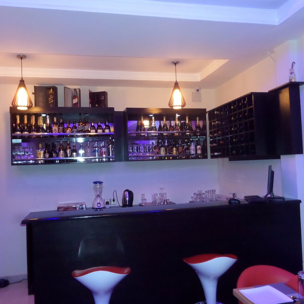 Rightgate Hotel & Suites 24/30