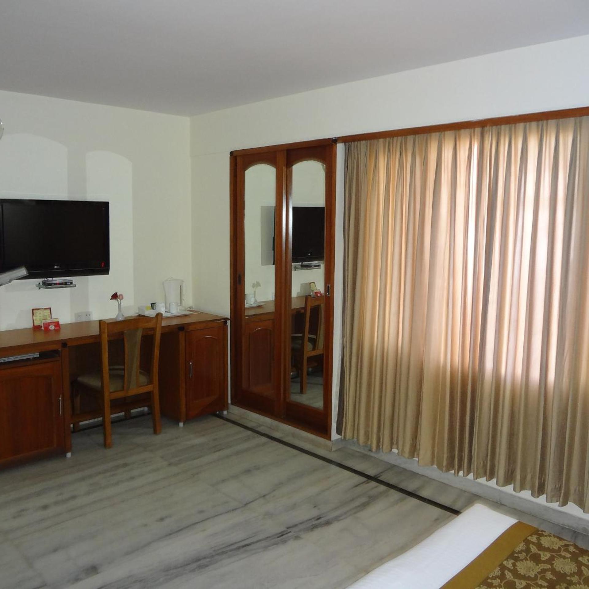 DASPALLA EXECUTIVE COURT. 25/33