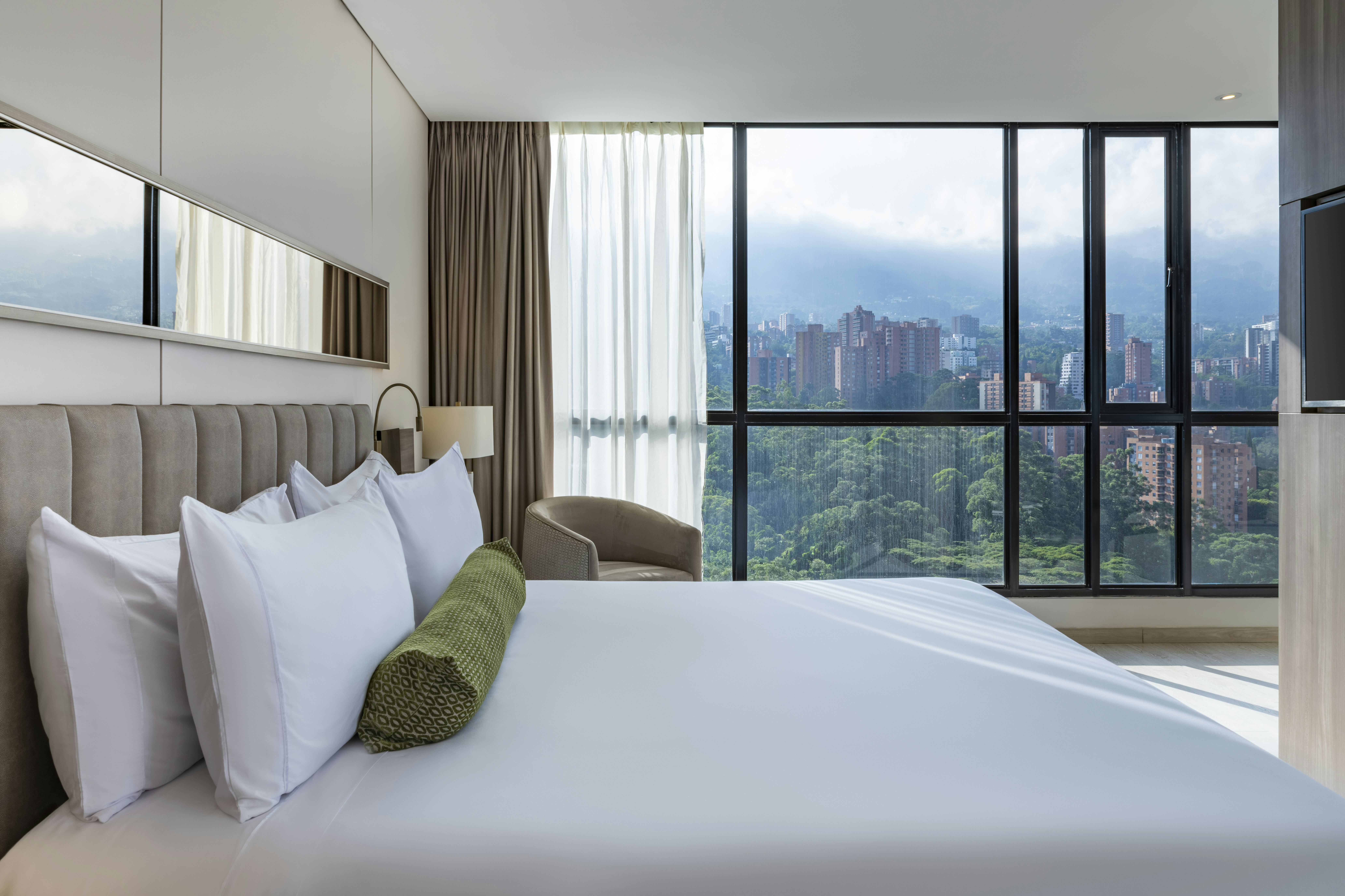 York Medellin, Curio Collection by Hilton 12/60