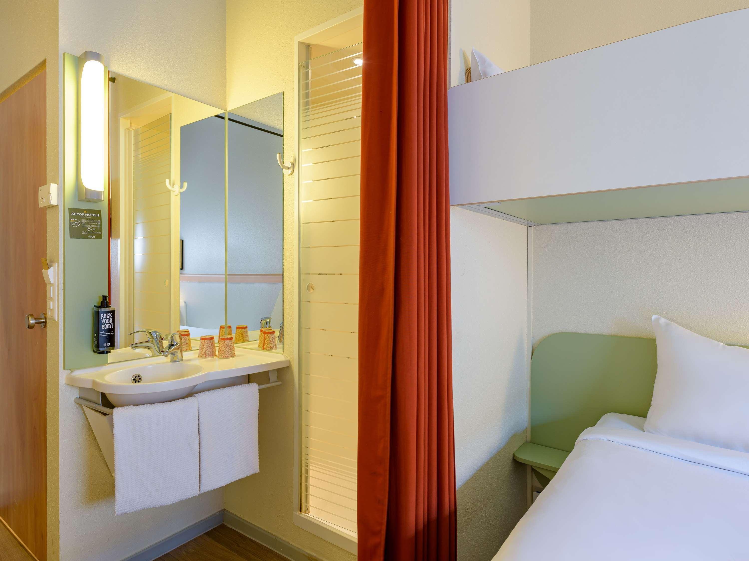 غرفة ثلاثية بسرير مزدوج، Ibis Budget Luzern City 3/4
