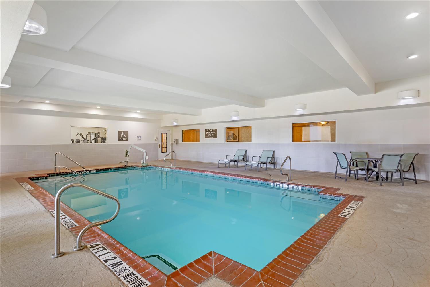 Best Western Plus Monica Royale Inn & Suites 14/31
