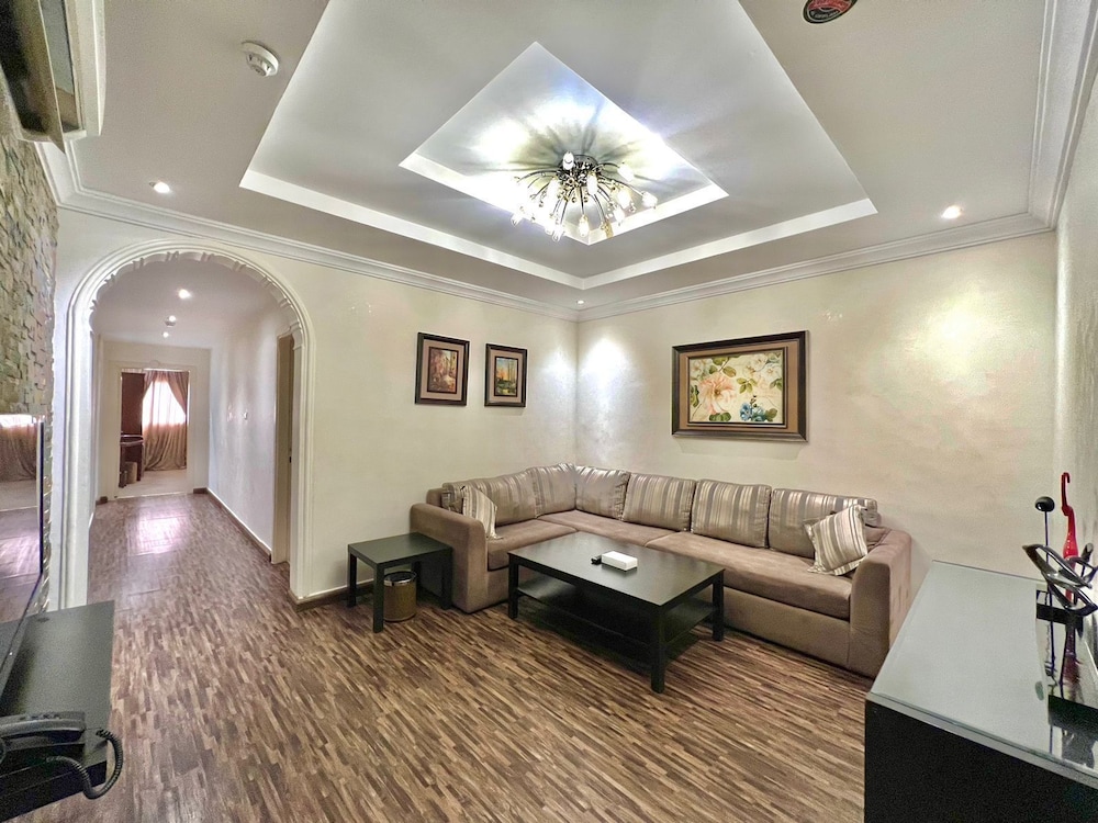 Loren Suites Al Salamah 35/50