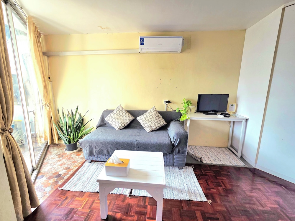 Hostel 16 54/72