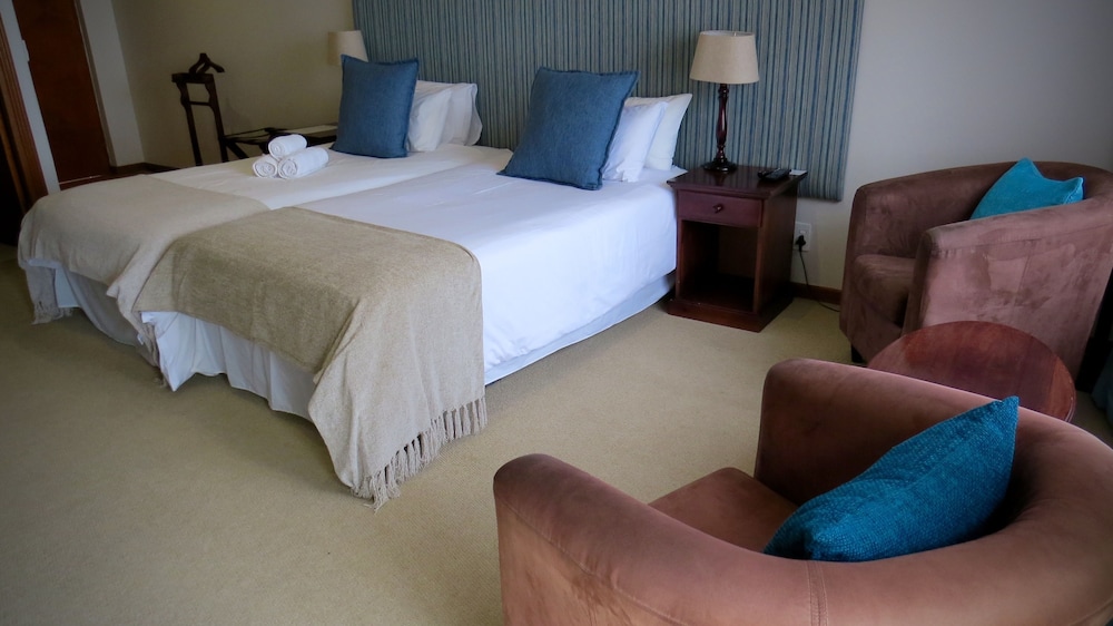 LODGE, TWIN BEDS, SEA VIEW