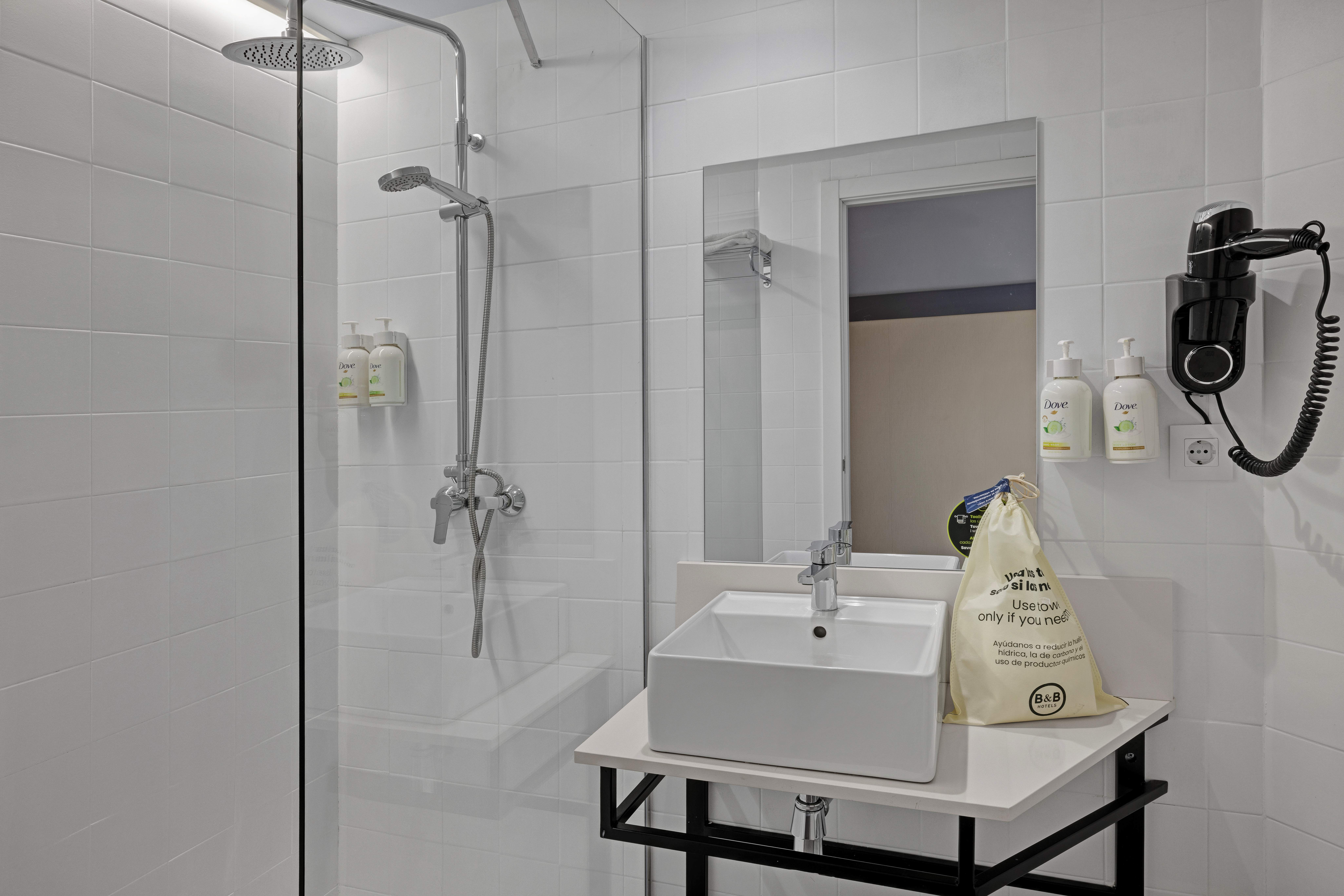 غرفة قياسية مفردة بسرير مزدوج، B&B HOTEL Girona 2 3/3
