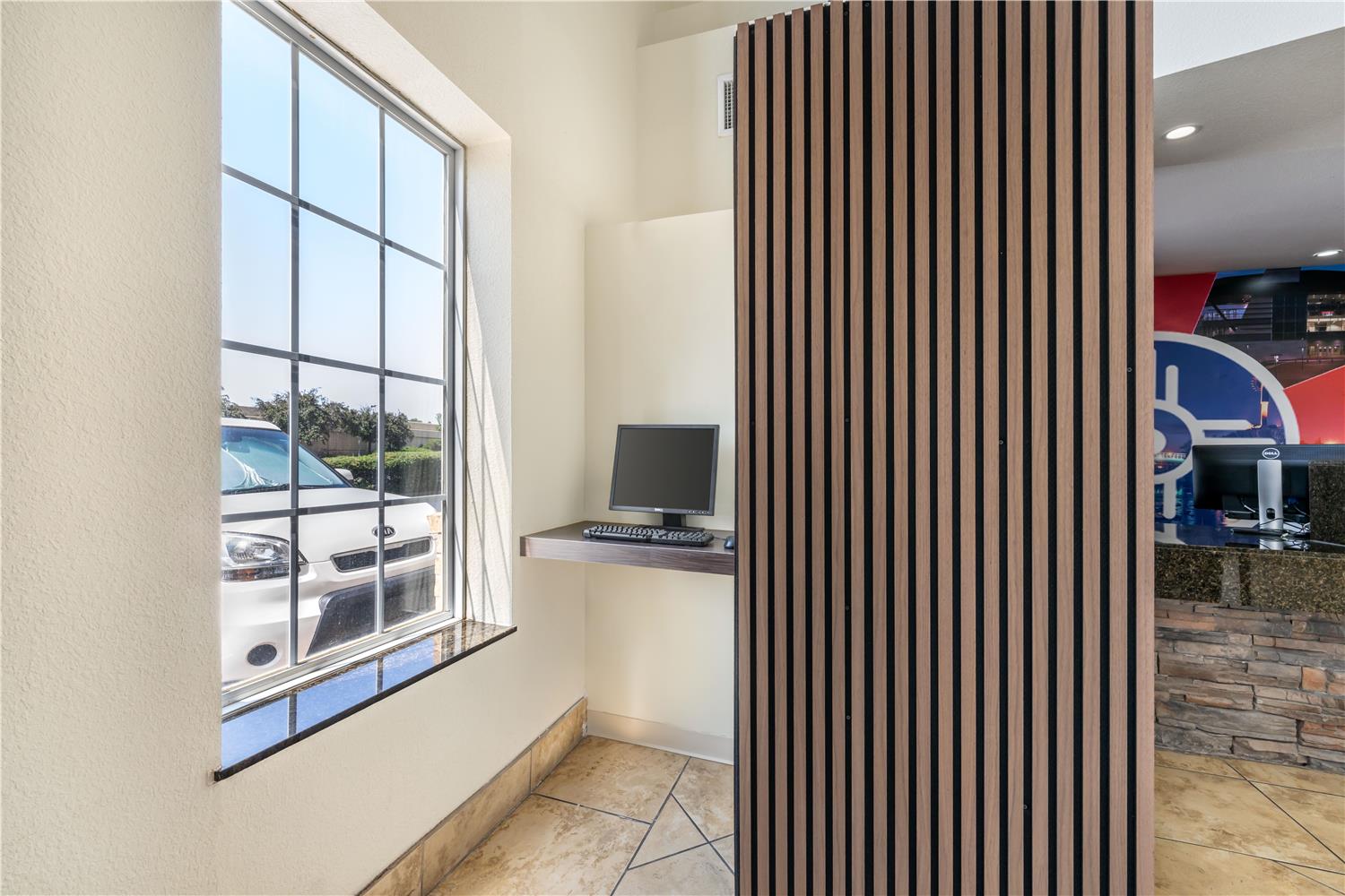 Best Western Plus Eastgate Inn & Suites 26/32